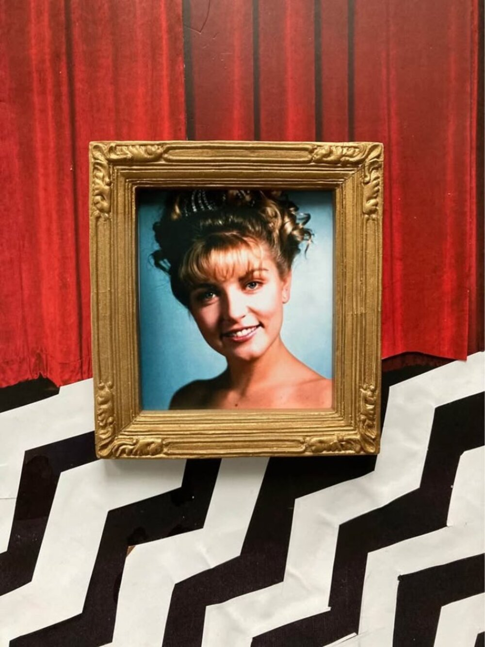Ornate Framed Mini Laura Palmer Refrigerator Magnet 🍒☕⛰️